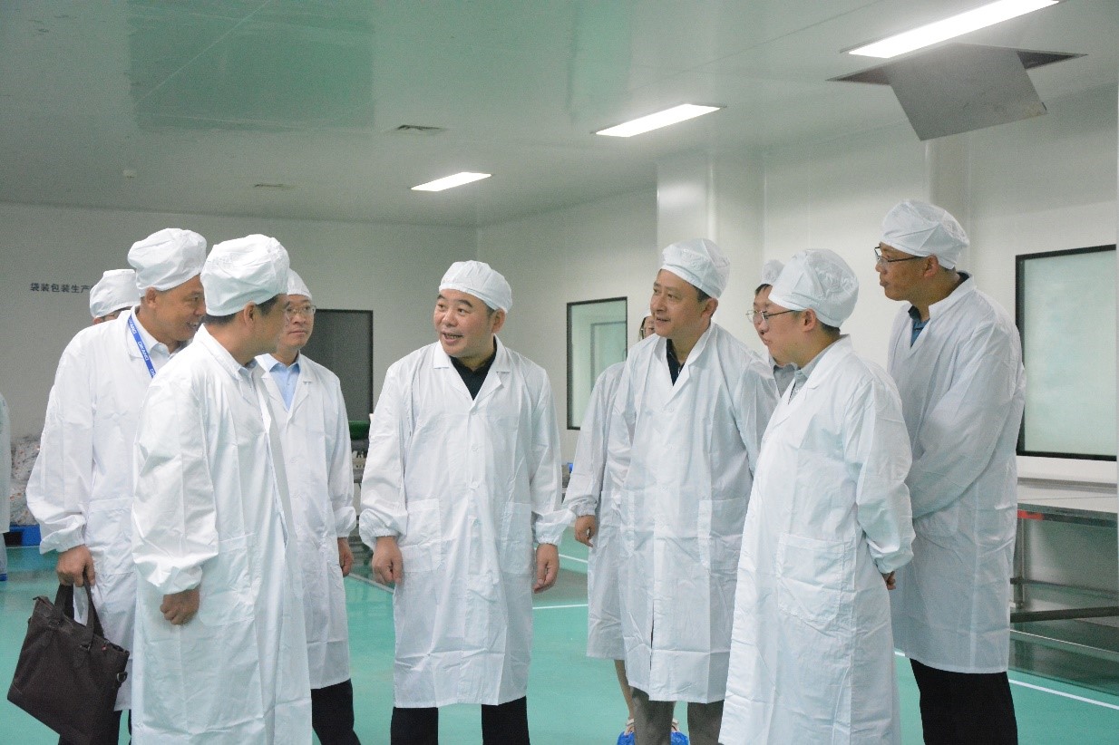 【企业新闻】重庆市万州区副区长骆高燕莅临来利国际AG旗舰厅中药调研指导