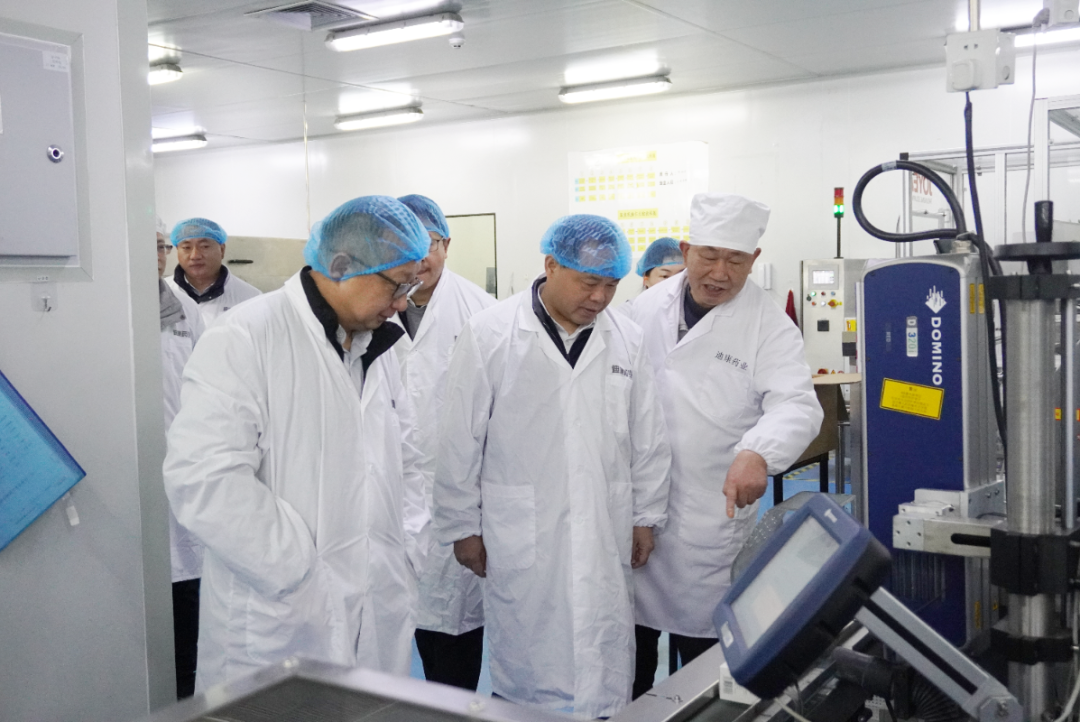 【企业新闻】重庆市万州经开区党工委副书记、管委会主任，区政府党组副书记钟涛一行莅临来利国际AG旗舰厅药业考察调研